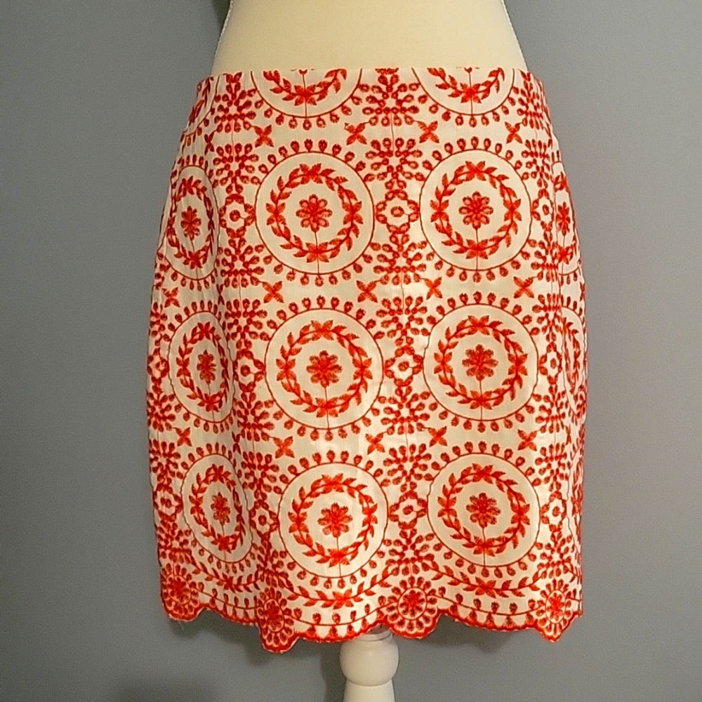 BRAND - Loft, Size - 10P and Color - Orange/White